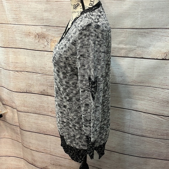 Sportsworks Studio Sweater V-neck Button Details Size Small - Picture 4 of 8